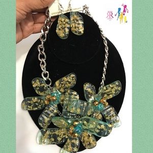Good Flake Flower Necklace